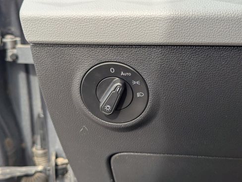 Used 2022 Volkswagen Taos S image 32