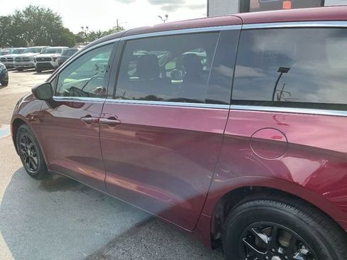 Used 2023 Chrysler Voyager LX FWD image 2