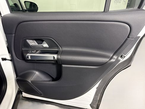 Used 2025 Mercedes-Benz GLB 250 image 28