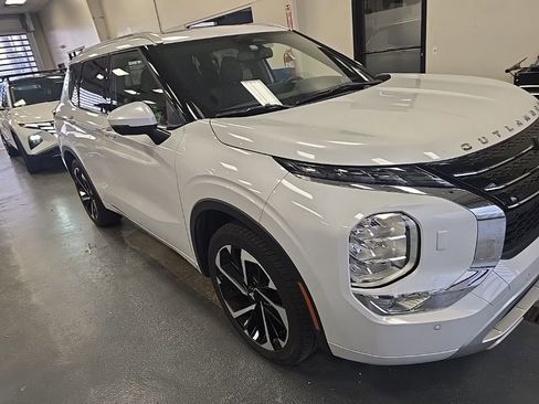 Used 2022 Mitsubishi Outlander SEL image 1