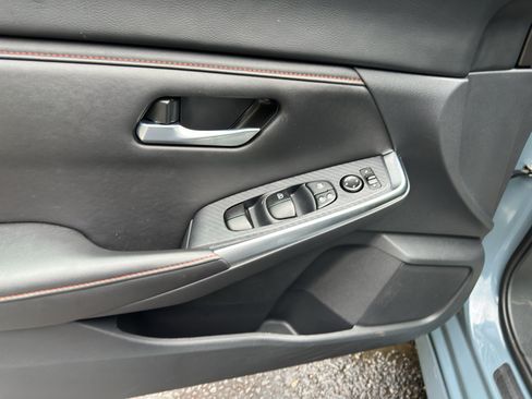 Used 2025 Nissan Sentra SR FWD image 10