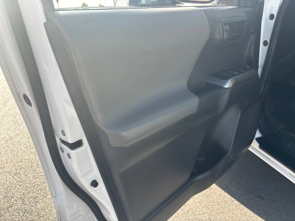 Used 2023 Toyota Tacoma SR5 AWD/4WD image 9