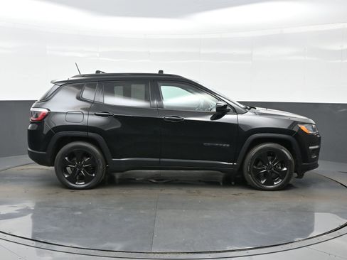Used 2021 Jeep Compass Latitude FWD image 10