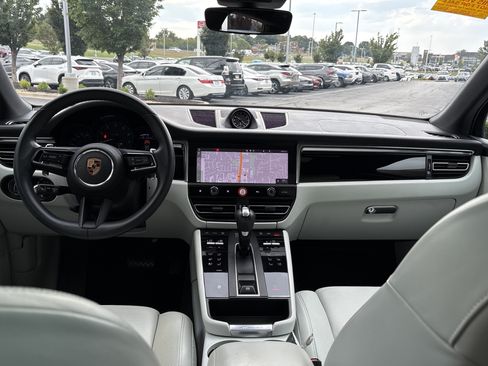 Used 2023 Porsche Macan AWD/4WD image 29