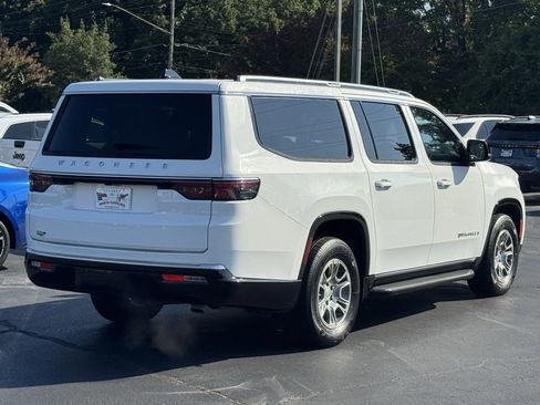 Used 2024 Jeep Wagoneer L Base image 17