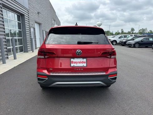 Used 2024 Volkswagen Taos SE w/ Panoramic Sunroof Package FWD image 7