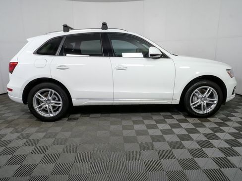 Used 2016 Audi Q5 2.0T Premium Plus w/ Technology Package image 27