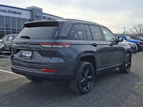 Used 2023 Jeep Grand Cherokee Altitude AWD/4WD image 7