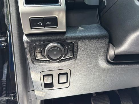 Used 2018 Ford F150 Lariat w/ Equipment Group 502A Luxury AWD/4WD image 17