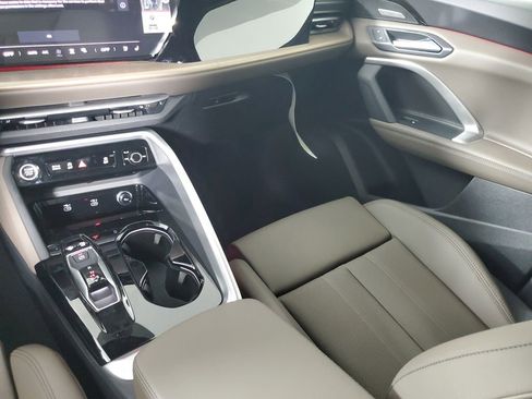 New 2025 Audi Q5 Premium Plus image 17