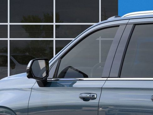 New 2025 Chevrolet Suburban Premier image 12