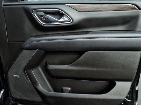 Used 2021 Chevrolet Suburban Z71 w/ Luxury Package image 24