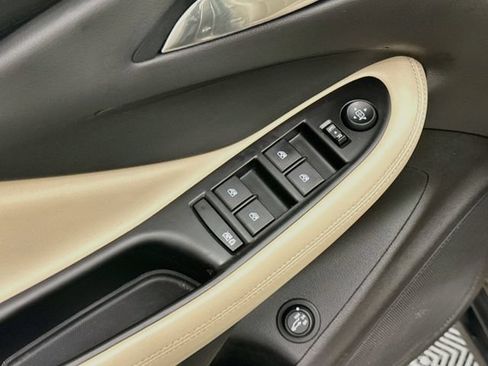 Used 2019 Buick Envision Essence FWD image 18