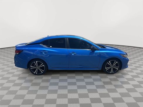 Used 2022 Nissan Sentra SR w/ SR Premium Package FWD image 4