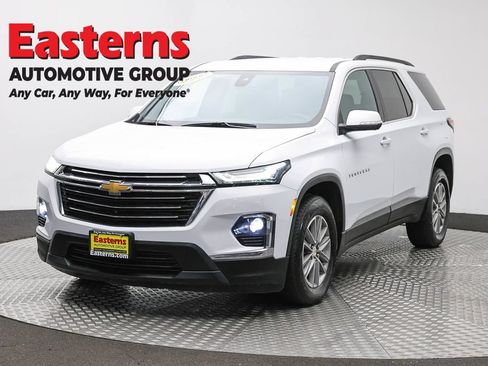 Used 2023 Chevrolet Traverse LT w/ Rear Camera Mirror Package AWD/4WD image 1