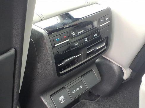 Used 2025 Acura MDX SH-AWD w/ Technology Package image 19