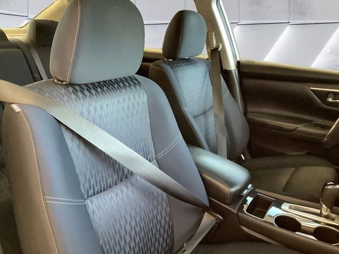 Used 2018 Nissan Altima 2.5 SV image 14
