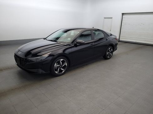 Used 2023 Hyundai Elantra SEL w/ Convenience Package FWD image 2