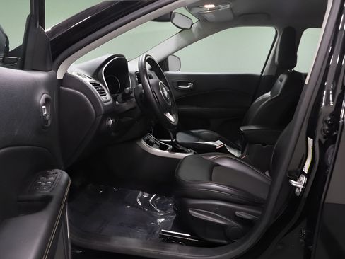 Certified 2019 Jeep Compass Latitude w/ Cold Weather Group AWD/4WD image 8