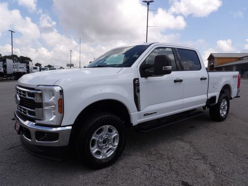 Used 2025 Ford F250 XLT w/ FX4 Off-Road Package AWD/4WD image 3