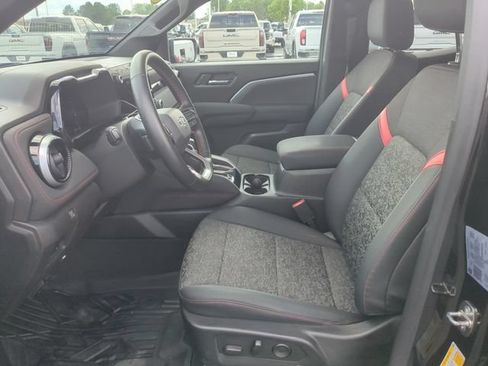 Used 2023 Chevrolet Colorado Z71 w/ Z71 Convenience Package 2 AWD/4WD image 11