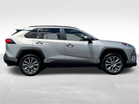 Used 2019 Toyota RAV4 Limited w/ Cold Weather Package FWD image 8
