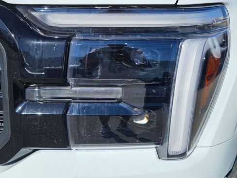 Used 2025 Ford F150 Lariat w/ Equipment Group 501A Mid AWD/4WD image 21