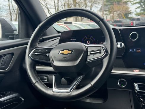 Used 2025 Chevrolet Traverse LT image 18