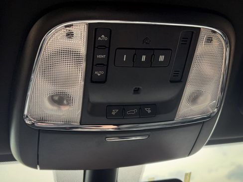 Used 2015 Jeep Grand Cherokee Limited AWD/4WD image 18