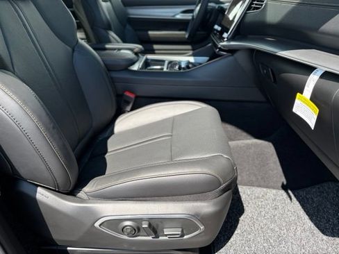New 2026 Jeep Grand Wagoneer 4WD image 21