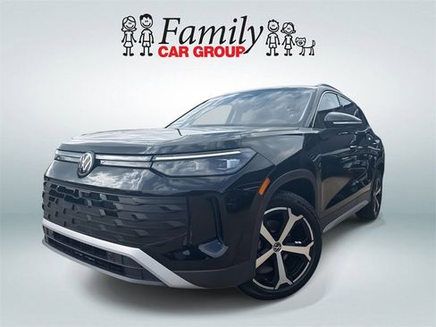 New 2026 Volkswagen Tiguan SE FWD image 1
