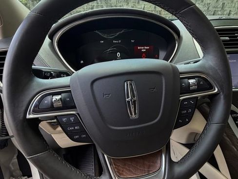 Used 2019 Lincoln Nautilus Reserve w/ Class II Trailer Tow Package FWD image 15