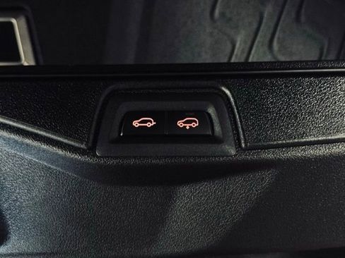 Certified 2025 BMW X7 M60i image 9