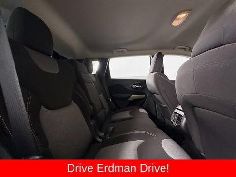 Used 2018 Jeep Cherokee Latitude FWD image 27