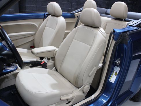 Used 2018 Volkswagen Beetle 2.0T SE w/ SE Premium Package image 28