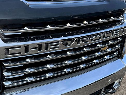 Used 2022 Chevrolet Silverado 2500 LTZ w/ LTZ Plus Package AWD/4WD image 30