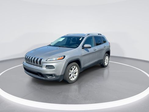 Used 2018 Jeep Cherokee Latitude FWD image 5