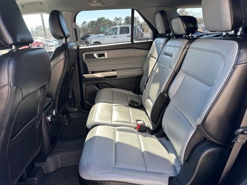 Used 2021 Ford Explorer XLT w/ Equipment Group 202A image 30
