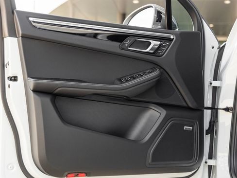 Certified 2026 Porsche Macan Turbo AWD/4WD image 22
