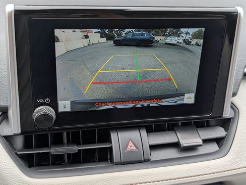 Used 2025 Toyota RAV4 XLE FWD image 6