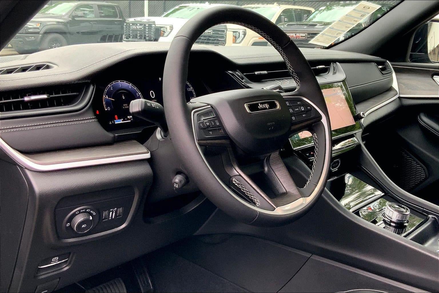New 2026 Jeep Grand Cherokee Limited w/ Luxury Tech Group II AWD/4WD image 7