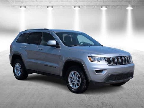 Used 2019 Jeep Grand Cherokee Laredo AWD/4WD image 2