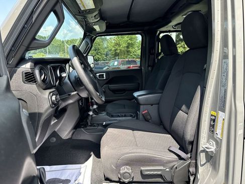 Used 2023 Jeep Gladiator Sport image 11