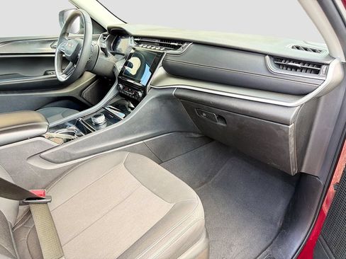 Used 2023 Jeep Grand Cherokee Laredo RWD image 15
