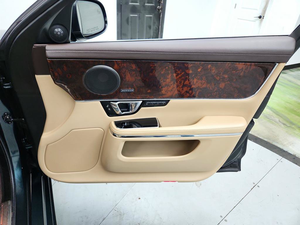 Used 2015 Jaguar XJ AWD image 28