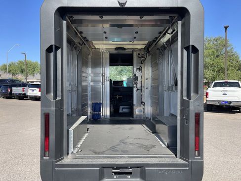 Used 2024 Chevrolet Brightdrop 400 w/ Commercial Equipment Package AWD/4WD image 12