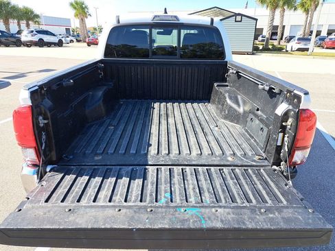 Used 2020 Toyota Tacoma SR5 image 5