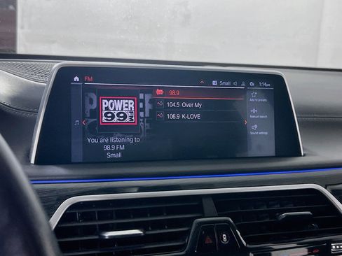 Used 2022 BMW 750i xDrive w/ Executive Package AWD/4WD image 15