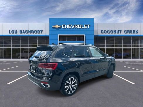 Used 2024 Volkswagen Taos SE FWD image 8