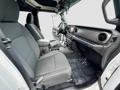 Used 2021 Jeep Gladiator Willys image 29